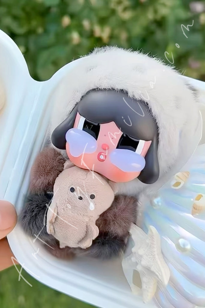 crybaby-cry-me-an-ocean-series-vinyl-plush-pendantPOP Mart Crybaby