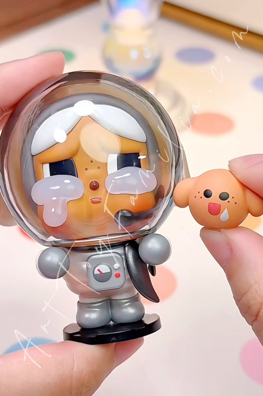 crybaby-crying-to-the-moon-series-POP Mart Crybaby