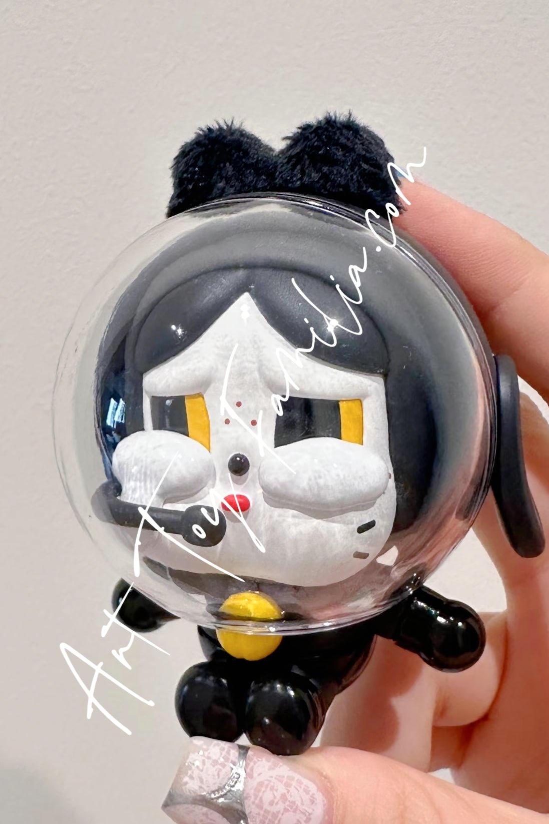 crybaby-sitting-space-cat-figurine-POP Mart Crybaby