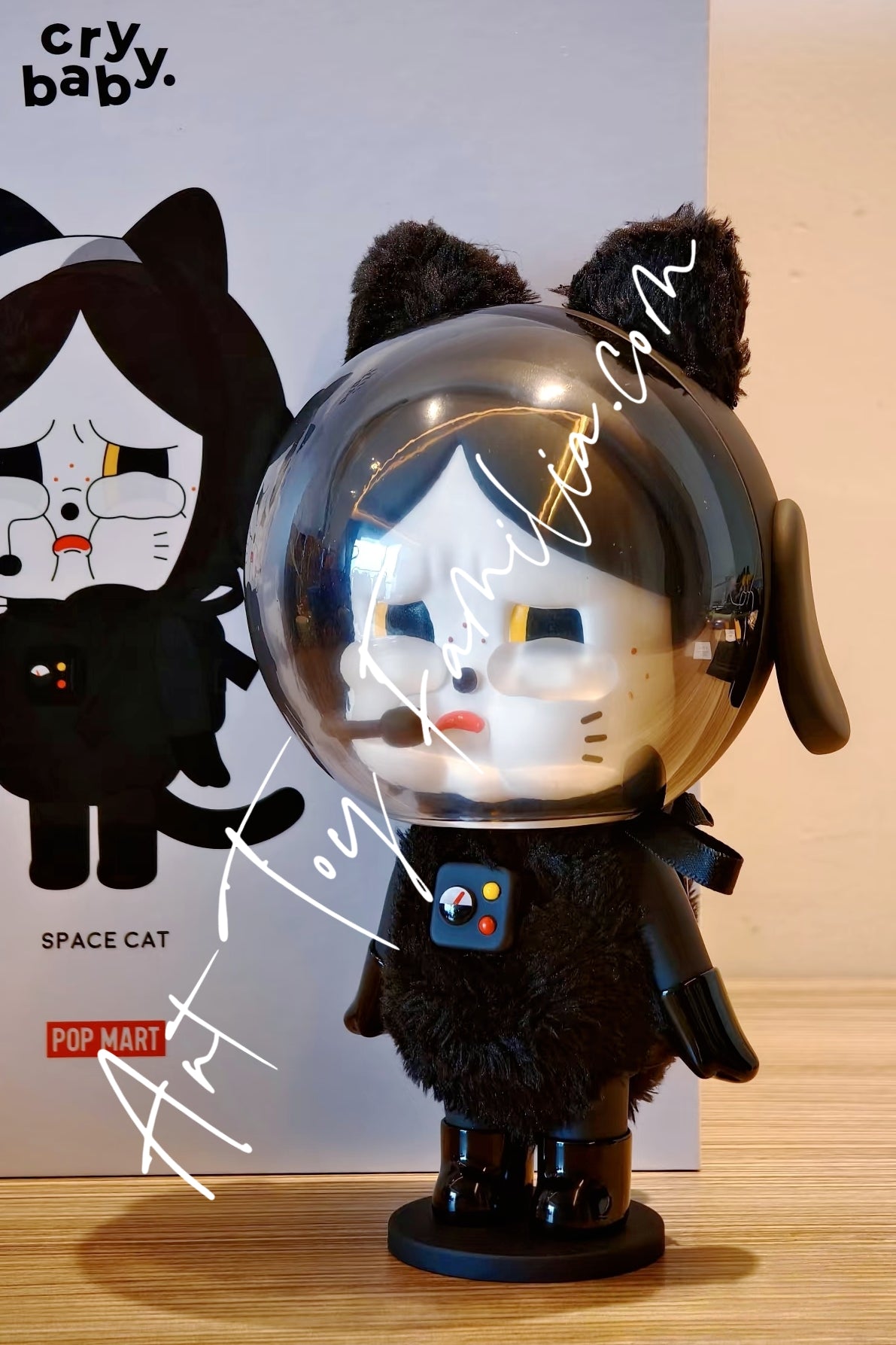 crybaby-space-cat-POP Mart Crybaby