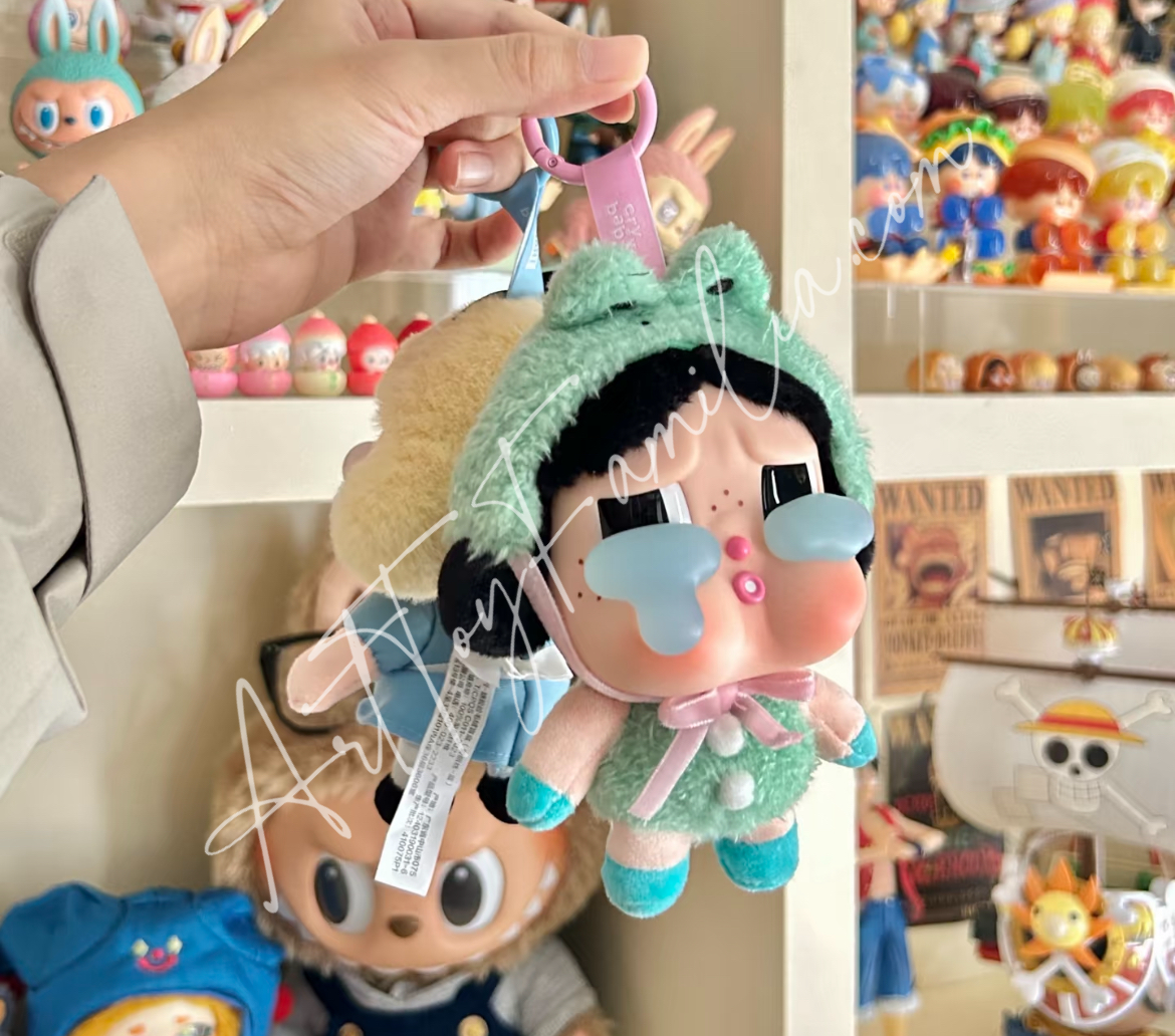 crybaby-crying-again-vinyl-plush-pendantPOP Mart Crybaby